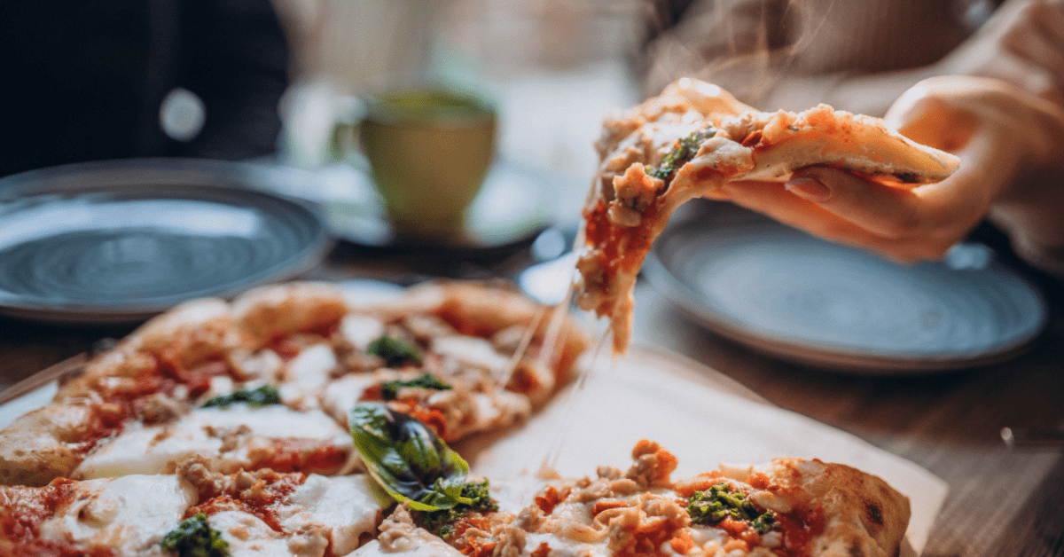 Chicago vs New York Pizza - What’s The Difference? 2025