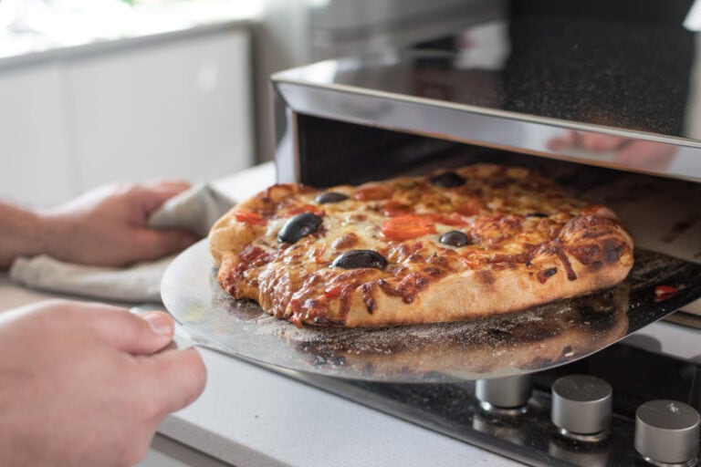 The Ultimate Guide On How Does A Pizza Oven Work 2024